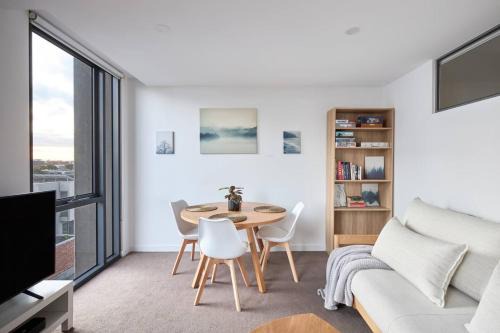Brunswick East Apartment | Northside Rendezvous - A Stylish Couples' Hideaway