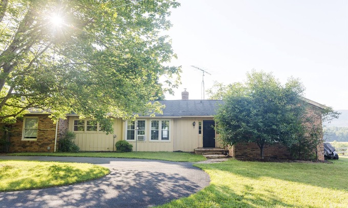 Goshen House | Nostalgia, Privacy in the Mountains, Comfortable