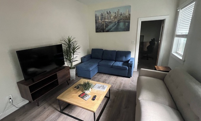 Thompsonville Apartment | NOT a Nightmare of Elm St