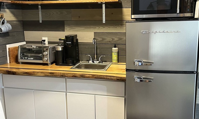 Fayetteville Apartment | NRG National Park Suite