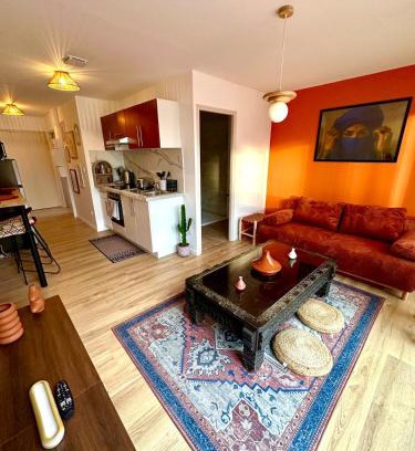 Saint-Quentin Apartment | "Nuits du désert" - Appartement avec terrasse