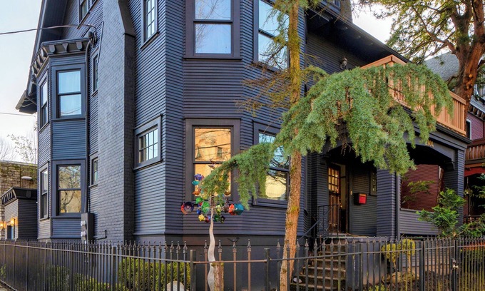 Alphabet Historic District House | NW Portland 8BR Perfect for Large Groups
