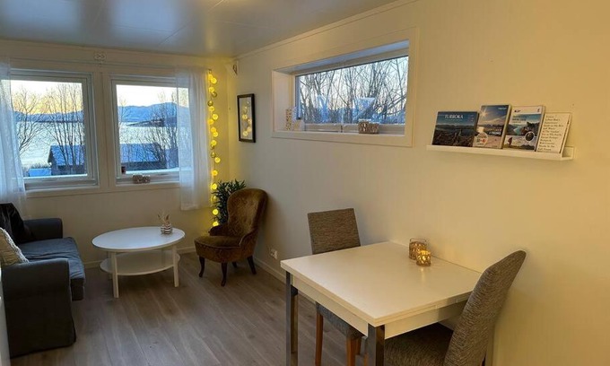 Tromso Apartment | Ny, moderne leilighet i flotte omgivelser.