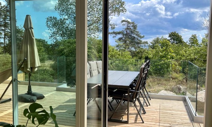 Svaneke House | Nybygget hus i Svaneke tæt på klipper, skov og hav