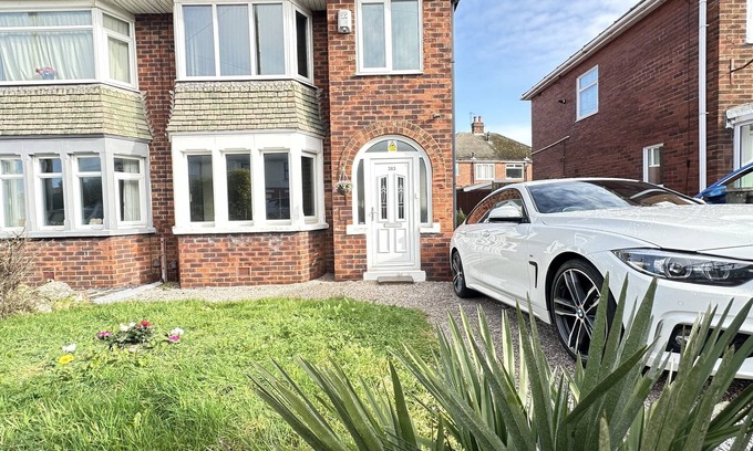 Blackpool House | Nyza's Cosy House 4min to pleasure Beach,5min Blackpool Beach.