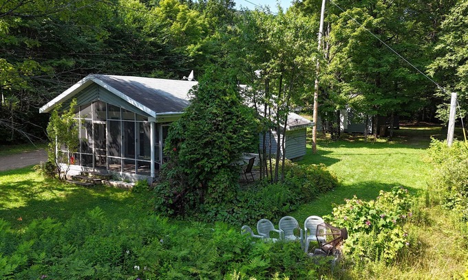 Saint-Raymond Ski Chalet | Ô Petit Chalet | Peaceful retreat in nature
