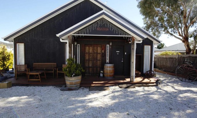 Jindabyne House | Oak and Barrell 7 Twynam Street