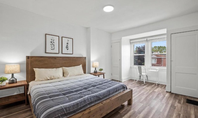 North Oakland House | Oakland/University @G Modern and Bright Private Bedroom with Shared Bathroom
