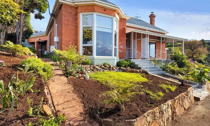 Burnie House | Oakleigh Guest House - Room 9