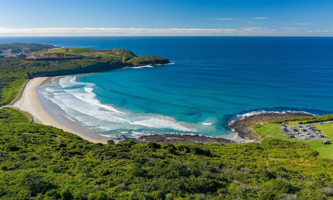 Barrack Point House | Oasis Coastal Stay - 1min walk to beach!