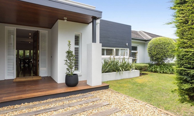 Portsea House | Oasis Portsea something for everyone except a waterfall