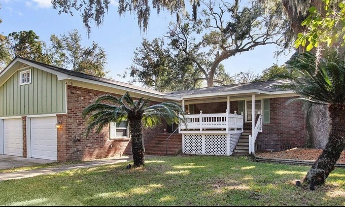 Whitemarsh Island House | Oatland Island getaway w/ heated pool
