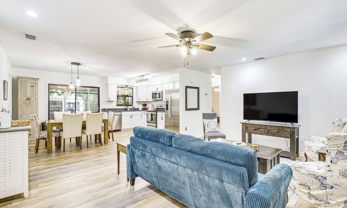 Fellowship House | Ocala Home w/Fenced Yard Near WEC: Dogs Welcome!