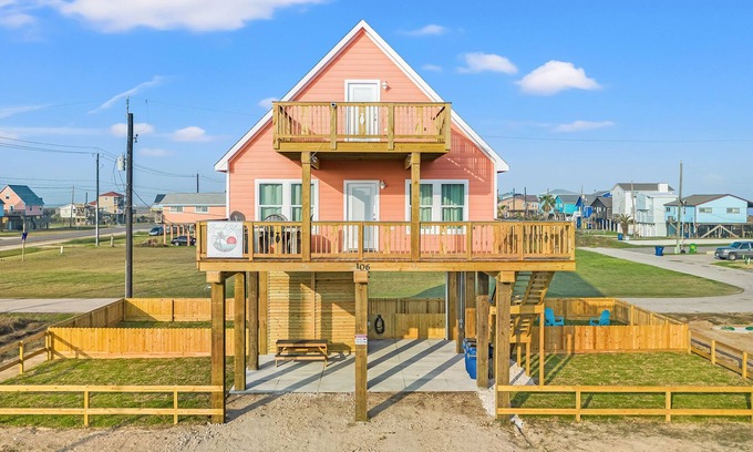 Surfside Beach House | Ocean & Bay Views, Steps To The Beach, EV Charging, LG Fenced Yard, Fire Pit, 🐕✔️