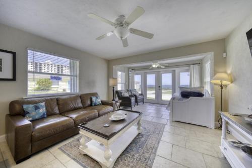O'byrne House | Ocean Breeze Beach Bungalow - 2bedroom 2bath