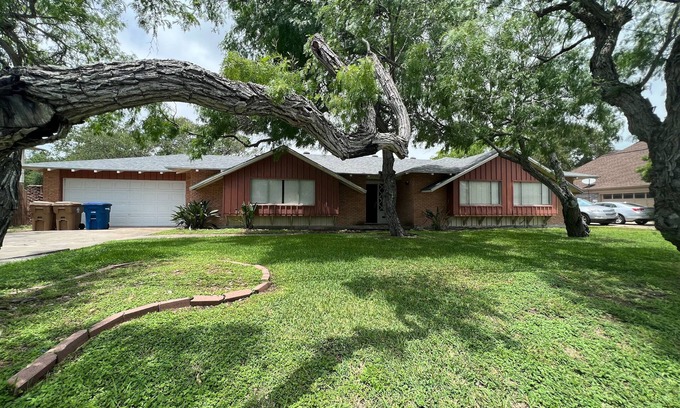 Bay Area House | Ocean Dr Gem! Walk 2 Bay & Downtown. Spacious!