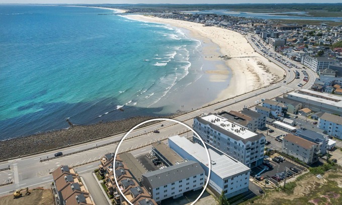 Hampton Condo | Ocean Front 1 Bedroom Condo in Hampton Beach NH
