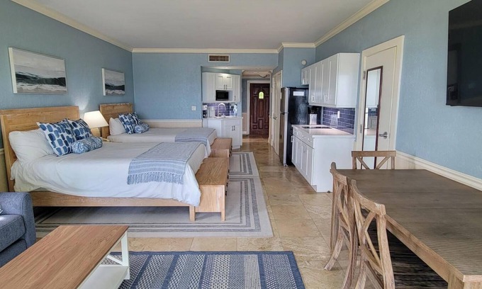 West End Condo | Ocean Front Cottage with Kitchen - Old Bahama Bay Resort. Dockage Available.