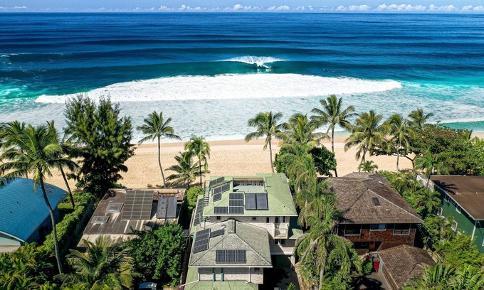 Pupukea House | Ocean Front Pipeline Estate! Front row seat to the Pipeline Masters surf event!