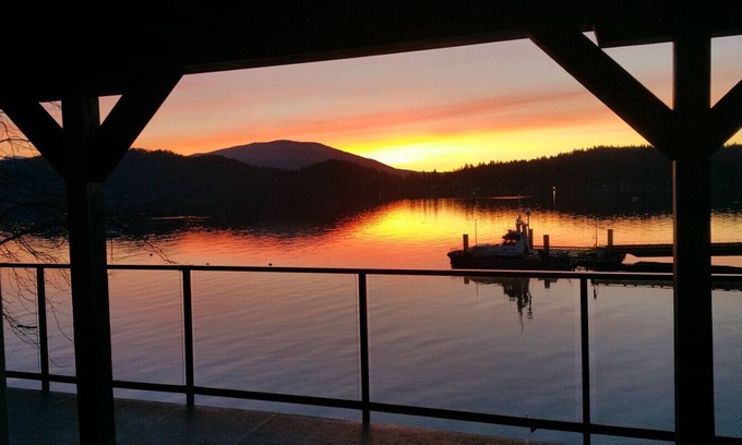 Gibsons House | Ocean Front Retreat in the heart of Gibsons BC