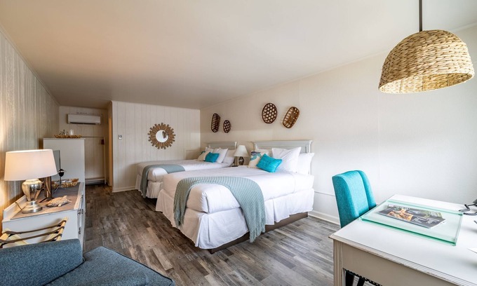 Rehoboth Beach Hotel | Ocean Glass Inn - Deluxe Queen Room