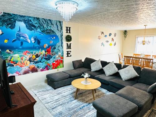 West Chester House | Ocean Palace -12 Guests- close to I-75-Amazing Location!