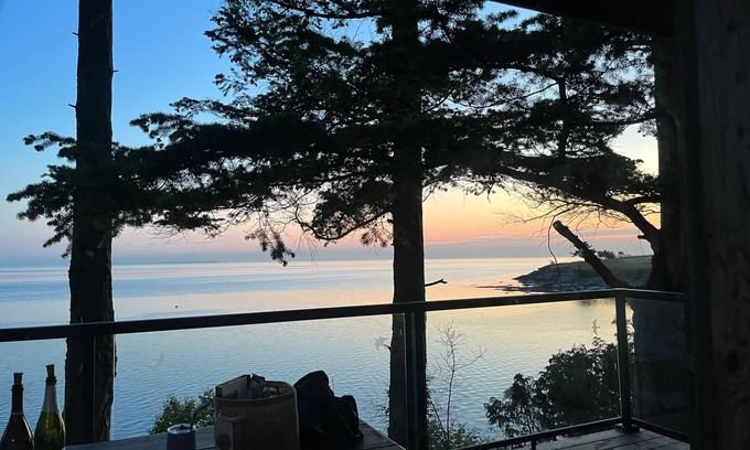 Saturna Island Cabin | Ocean Paradise at Water's Edge