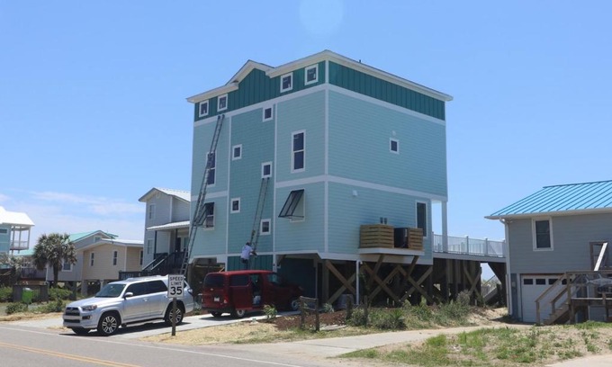 Long Beach House | Ocean's Edge