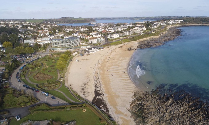 Maenporth Apartment | Ocean's Eleven, The Liner - an apartment that sleeps 6 guests in 3 bedrooms