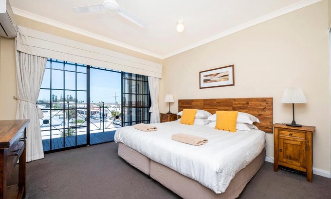 South Fremantle Apartment | Ocean Sunsets - 2 bedroom converted warehouse apartment