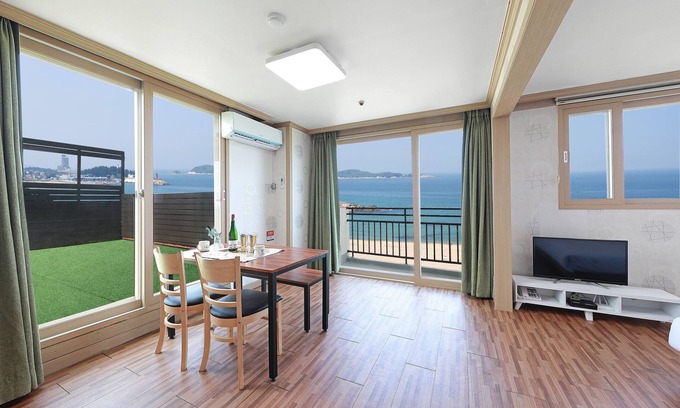 Goseong-gun Hotel | Ocean to you Resort Sokcho Seorak Beach Hotel and condo