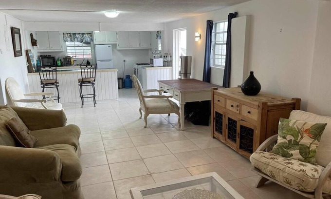 Rock Hall Apartment | Ocean view, breezy 2-Bedroom Apt by the cliff