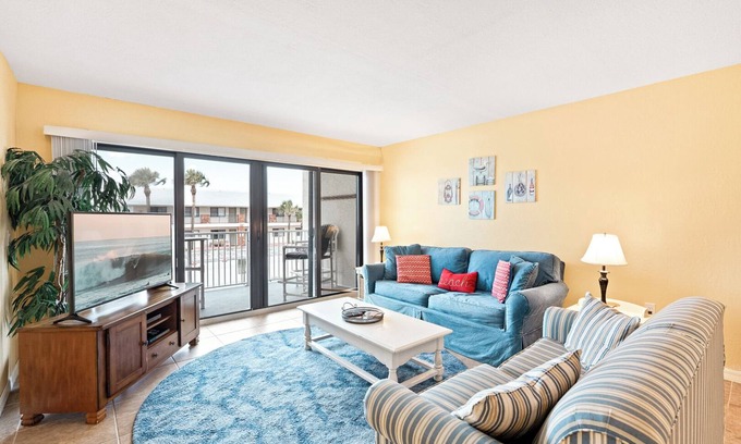 Cocoa Beach Condo | Ocean View Condo Steps from Pool and Beach with Tennis Court