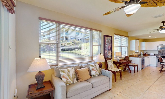 Kahaluu Bay Condo | Ocean-view condo with lanai, shared pool, hot tub, fitness center & bbq area