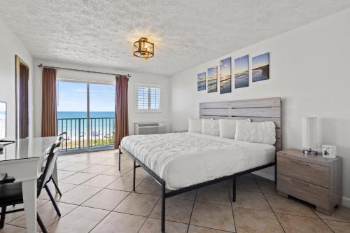 Fort Pierce Hotel | Ocean View Hotel Room with Balcony- King Bed #25
