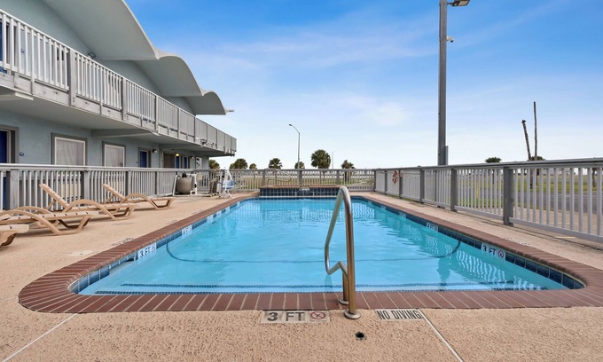 Rockport Hotel | Ocean View King with Private Balcony &Beach Access