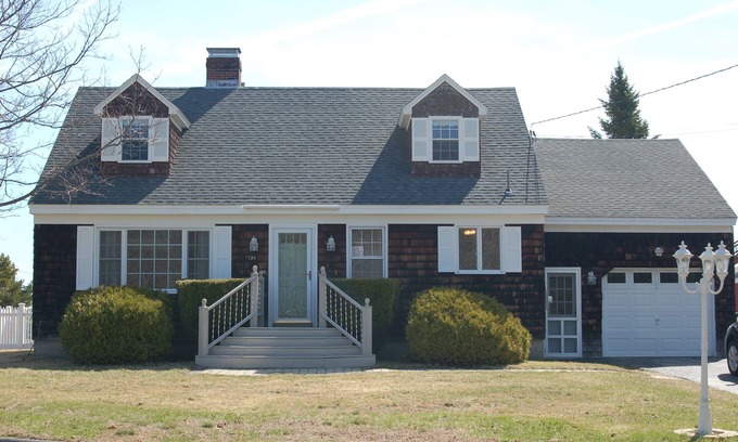 Southern Coast House | Ocean View, Pets, AC, Fenced Yard, Sleeps 8, Beach Gear Included