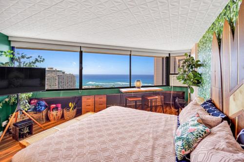 Waikiki Apartment | Ocean View Prime Location Surfer Studio With Parking