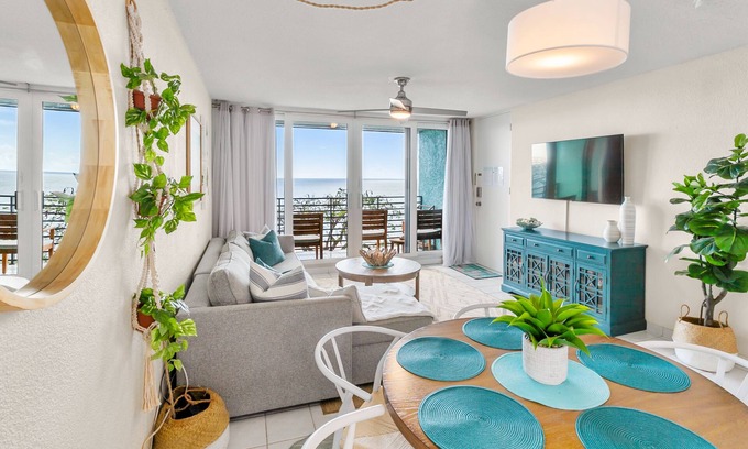 Bolongo Bay Condo | Ocean View, Spacious Condo next to Pool