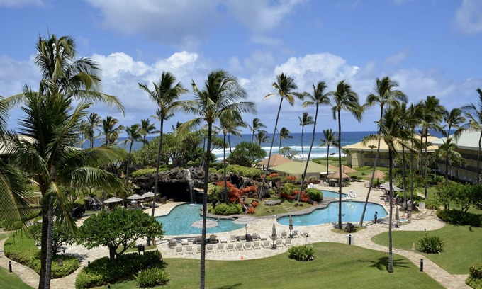 Hanamaulu Condo | Ocean View Top Floor Deluxe Suite. Fun Resort With Pools, Beach, and Dining