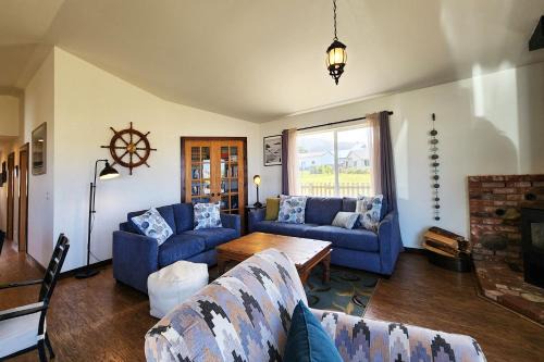 Yachats House | Ocean View, Walk to Everything! Dog Friendly! Wheelhouse Cottage