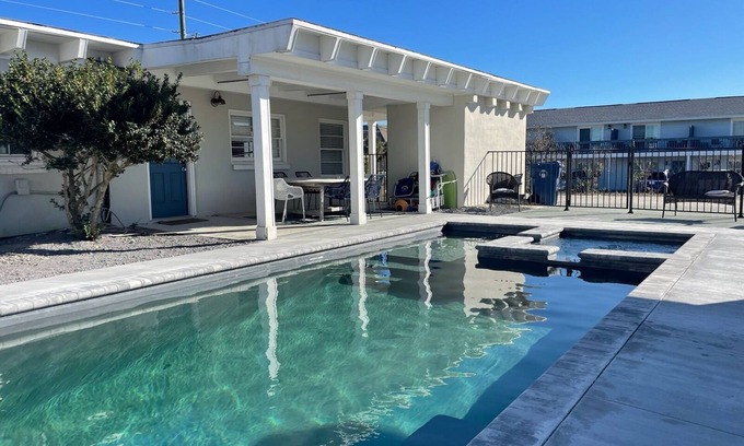 Ocean Cay House | Ocean Views and Private Pool: Classic 1950’s Beach Gem