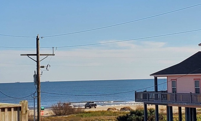 Crystal Beach House | Ocean views from 2 decks, steps away from the beach, kid friendly, wifi