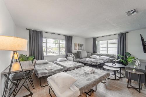 Survey Creek Apartment | Ocean Whisper - Sleeps 11 - Palm Wave Stays