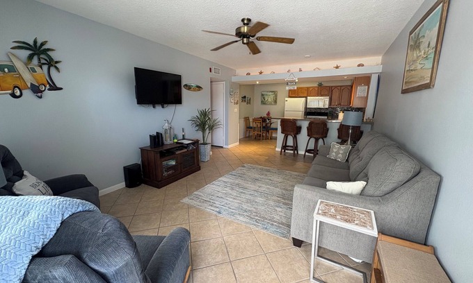 Cocoa Beach Condo | Oceanfront 1-bedroom condo with WiFi, AC in delightful Cocoa Beach