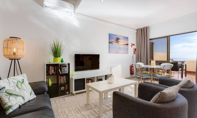 Ameijeira Apartment | Oceanfront apart with stunning views over Dona Ana beach