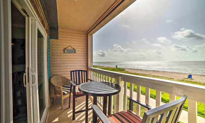 North Beach Apartment | Oceanfront Corpus Christi Escape with Community Pool