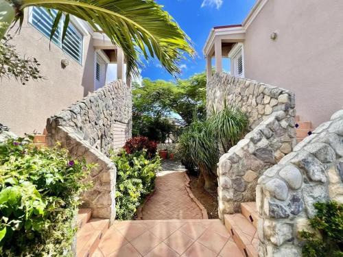 Nazareth House | Oceanfront Cottage with Pool