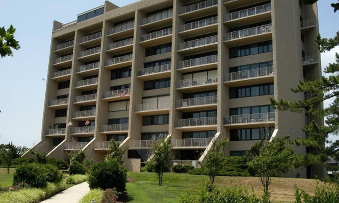 North Shores Condo | Oceanfront Getaway: 2BR Condo w/Private Beach & Pool Near Cape Henlopen!