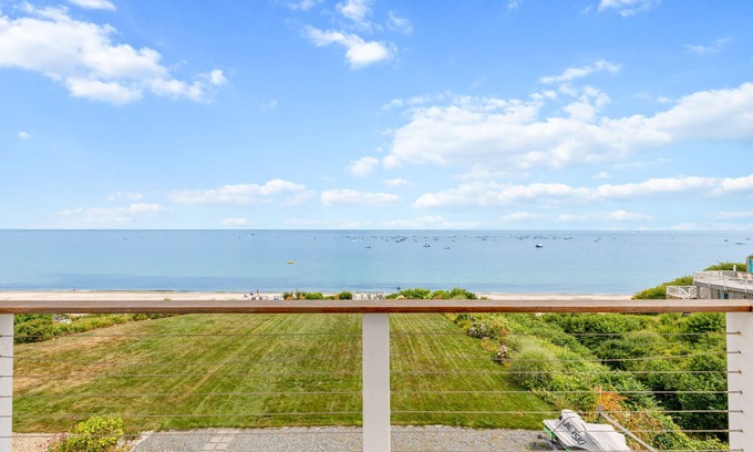 Plymouth House | Oceanfront home private Priscilla Beach